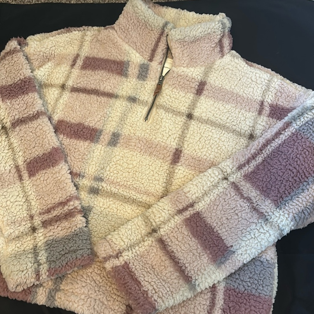 NWOT Medium thread and supply women’s fleece pullover